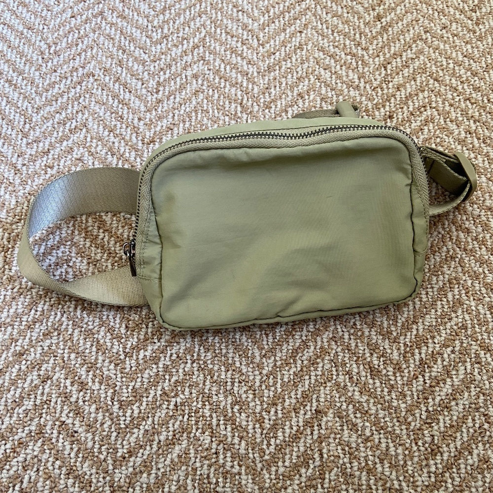 Fanny pack, bum bag, light green crossbody